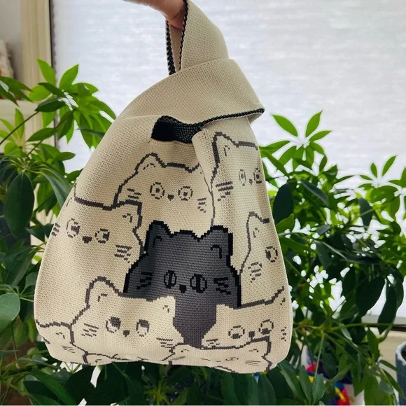 NWT Compact Stylish Essentials Handheld Bag - Fun for animal lovers - Picture 5 of 8